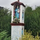 Kapliczka Matki Boskiej z Dzieciątkiem w Szarowie