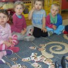 Grupowe zajęcia logopedyczne w przedszkolu w Dąbrowie
