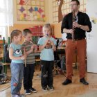 Muzycy z dąbrowskim przedszkolu