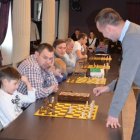 Symultana szachowa z arcymistrzem Kamilem Mitoniem