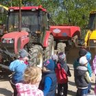 Przedszkolaki z Szarowa w gospodarstwie rolnym