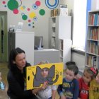Przedszkolaki z Dąbrowy z wizytą  w Bibliotece w Wieliczce