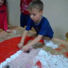 Nasz Święty Mikołaj – przedszkolaki z Grodkowic tworzą portret 