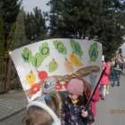 Wiosenny korowód ulicami Dąbrowy
