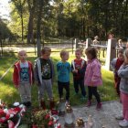 Wizyta w Puszczy Niepołomickiej na grobach żołnierzy