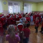 Święty Mikołaj z wizytą w Przedszkolu w Szarowie