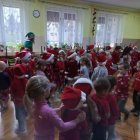 Święty Mikołaj z wizytą w Przedszkolu w Szarowie