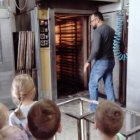Wycieczka przedszkolaków do piekarni w Szarowie