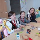 Warsztaty tworzenia lalek w Szkole Podstawowej w Brzeziu. 