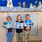 Smerfy z Przedszkola w Grodkowicach biorą udział w ogólnopolskim konkursie plastycznym „Zimowe okienko”.
