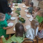 Przedszkolaki z Szarowa biorą udział w Projekcie Edukacyjnym „WITAMINKI” promującym zdrowe odżywianie.